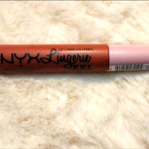 NEW NYX Lingerie XXL Lip Gloss - Soft Nude